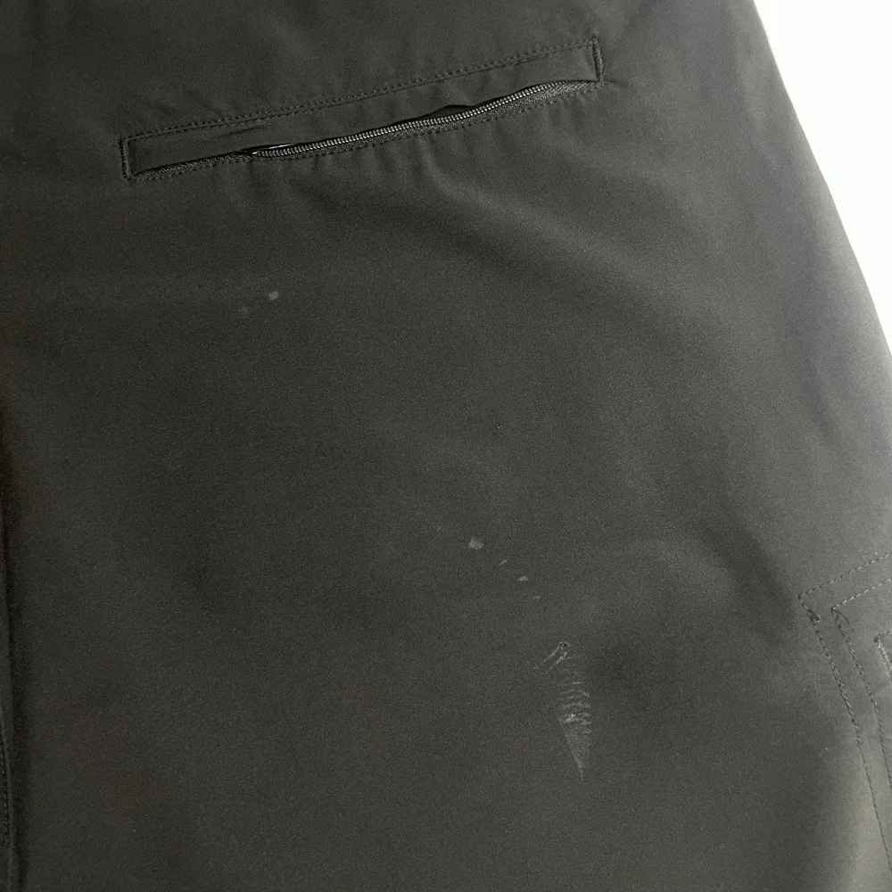 Abbot + Main Mens Performance Cargo Shorts Black Size 38 Zip Pockets Hiking Golf